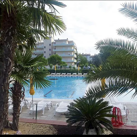 De Lux Swimming Pool, Parking, Garden 2 Appartement *